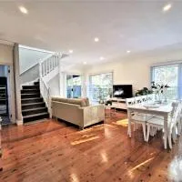 Sydney Meets Miranda, Comfy 4 Bedrooms Corner House, hotel en Miranda