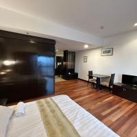 SunwayPyramidFamilySuite-2-4px-Netflix-Balcony-Super Fast Internet