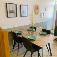 La roseraie de L arguenon, appartement charmant centre ville, hotel di Jugon Les Lacs