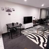 Black & White Delight - 2bd 2bth Apt - Braddon