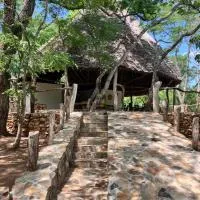 Lemara Eco Camp, מלון בKisaki