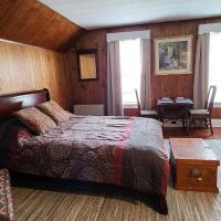 Super Spacious 1 bedroom w/n walking dist' to town, hotel near Manistee County-Blacker - MBL, Manistee