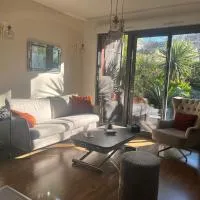 Terrasse Zen - Confort Nature & Accessibilité - 4 personnes - Parking gratuit - 20 min de Paris, khách sạn ở Asnières-sur-Seine