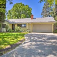 Charming Temple City Home with Fire Pit, 14 Mi to LA, hotel poblíž El Monte - EMT, Temple City