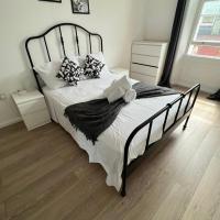 Fully equipped 2 bed flat on Old Compton St!