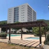 Bay Front Apt 208, hotelli kohteessa Portmore