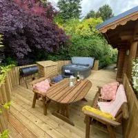 Beautiful 2 Bedroom Log Cabin With Private Hot Tub - Elm、レオミンスターのホテル