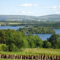 The Mews - a cottage with a spectacular lake view