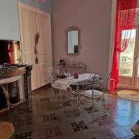Chez Dédou et Madou، فندق في Florensac