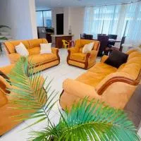 Amplio departamento con garage y cerca al Shopping, hotell Santo Domingo de los Coloradoses