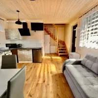 Apartament na Ogrodowej - 2 sypialnie, ogród, taras, parking, hotel u gradu Trensač