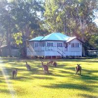 Lake Weyba Noosa Lodge & Kangaroos, отель в городе Перегиан-Бич