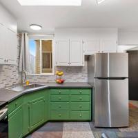 Stylish Green & Gold 2BR / 1Bath Apartment in SFO