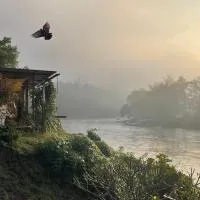 BaanRai KhunYa บ้านไร่คุณย่า, ξενοδοχείο σε Sai Yok