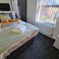 Moorfield House Room 3 off-road parking close to train station good commuter links to London Oxford and The Midlands