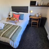 Moorfield House Room 5 with off road Parking Close to train station good commuter links to London,Oxford and The Midlands