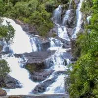 Hotel Fazenda Boa Esperança، فندق في ديلفيم مورييرا