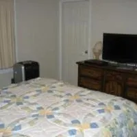 Pine Tree Inn، فندق في Panaca
