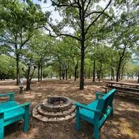 Gigi's Spacious Lakefront with Boat Ramp Access!! Newly Remodeled, Sleeps 8!, hotel di Canadian