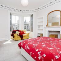 Fabulous 5 Double Bedroom Edinburgh Old Town apartment