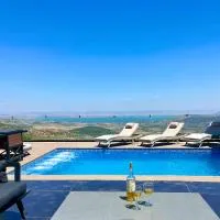 Galilee Hills - Resort & Suites, hotelli kohteessa Maghār