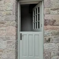 Converted cattle barn overlooking Strangford Lough, hotel in Newtownards