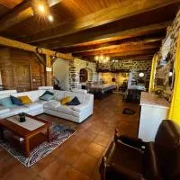 Gite à la ferme au coeur de l'Auvergne, хотел в Saint-Hippolyte