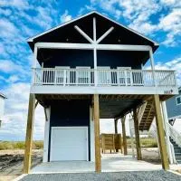 NEW Tiki House! Near Beaches, Sleeps 6-7, hotel en Gilchrist