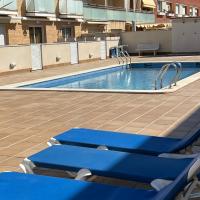 Cozy Beach House with Pool & BBQ, Hotel in Cubelles
