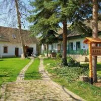Árpád Ház, Hotel in Alsónána