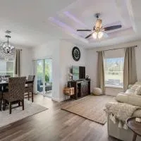 Family Villa King Bed, 3 bedrooms 2baths, 7 guests, Close to Beaches, Golfing, Fishing, מלון בRotonda West