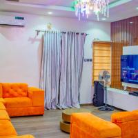 Superb 2-Bedroom Duplex FAST WiFi+24Hrs Power, viešbutis Lagose