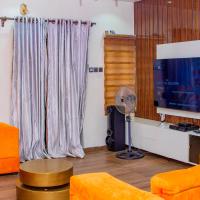 Luxury 3-Bedroom Duplex FAST WIFI & 247Power, hotel di Lagos