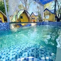 Beachfront Glamping with Mini Pool Exclusive Property، فندق في Lingayen