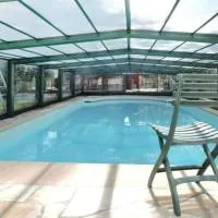 CHALET PISCINE COUVERTE/JARDIN/TERRASSE, hotel u gradu Le Beausset