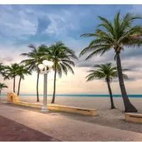 Enjoy our brand new home close to Hollywood in Hallandale Beach!, viešbutis mieste Hallandale Beach