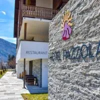 Hotel Pazzola, готель у місті Дізентіс