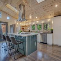 Cozy Modern House seconds from Roaring Fork River