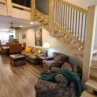 3BR Walk-In with Loft - Pool and Hot Tub - FREE TICKETS INCLUDED - PARA: Branson'da bir otel