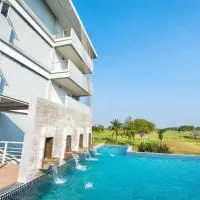 Uniland Golf & Resort, хотел в Накхон Патом