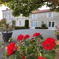 Logis Domaine du Prieuré, hotelli kohteessa Tonnay-Boutonne