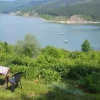 Vikendica Vidikovac na Zavojskom jezeru – hotel w mieście Pirot