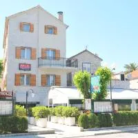 Hotel Trogir, מלון בטרוגיר