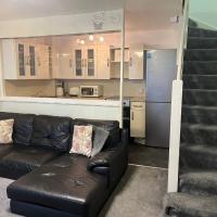 LONDON 1 BED COSY HOUSE, Norwood, Norwood, hótel á þessu svæði