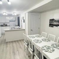 Central, convenient and comfortable 3 Bedrooms house near downtown Gatineau/Ottawa with free parking, מלון ב-Hull, גטינו
