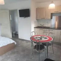 maisonnette dans propriété, hotel em Rousson