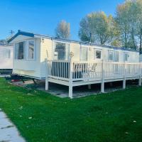 Charming 6 birth caravan in skegness