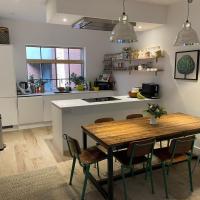 Ideal Bristol getaway - 3 bed harbourside home, hotel em Redcliffe, Bristol