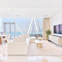 Lavish & Equipped oceanfront 2 BR facing Ain Dubai, hotel in Bluewaters Island, Dubai
