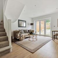 Amazing 3 Bed Interior Designed House with Garden - 114 The Hervey